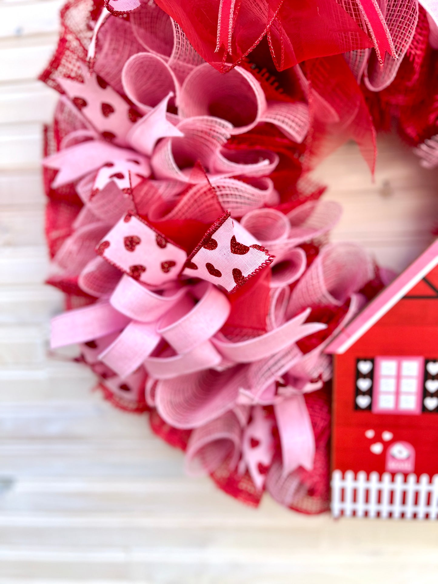 Valentine's Day "Love Shack" Wreath - Romantic Heart-Themed Décor