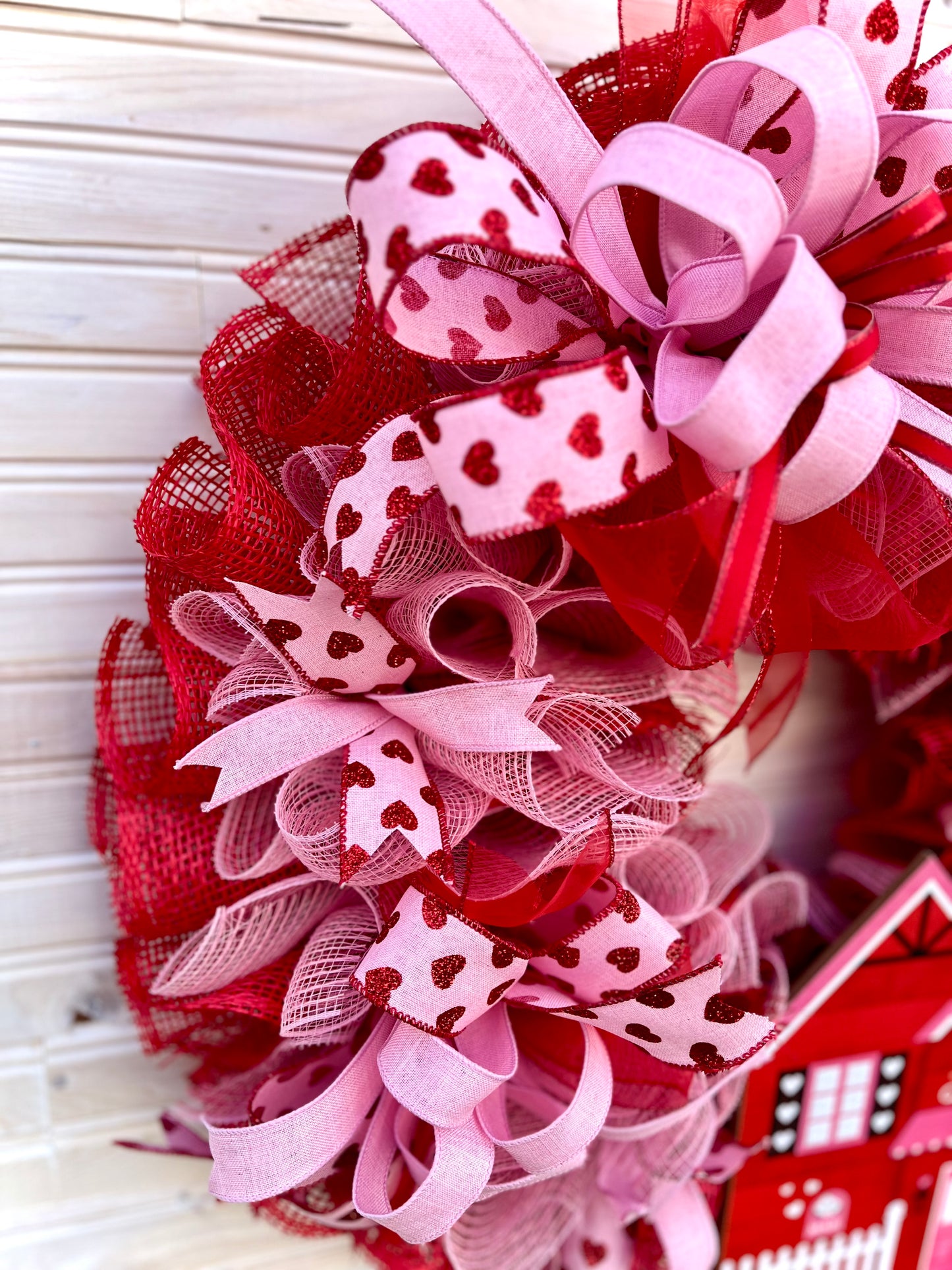Valentine's Day "Love Shack" Wreath - Romantic Heart-Themed Décor