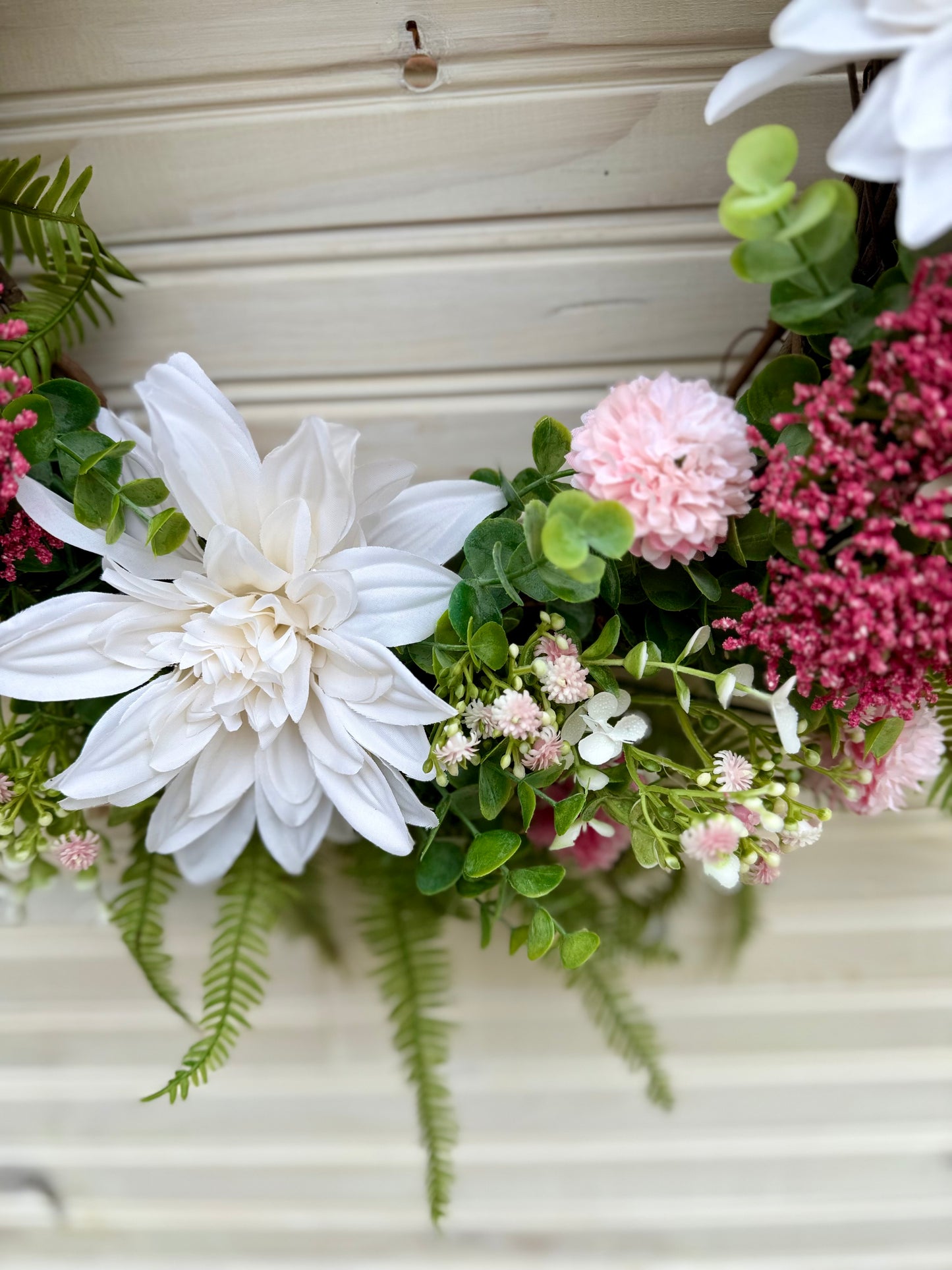 Elegant Pink & White Dahlia Grapevine Wreath – Spring & Summer Front Door Décor