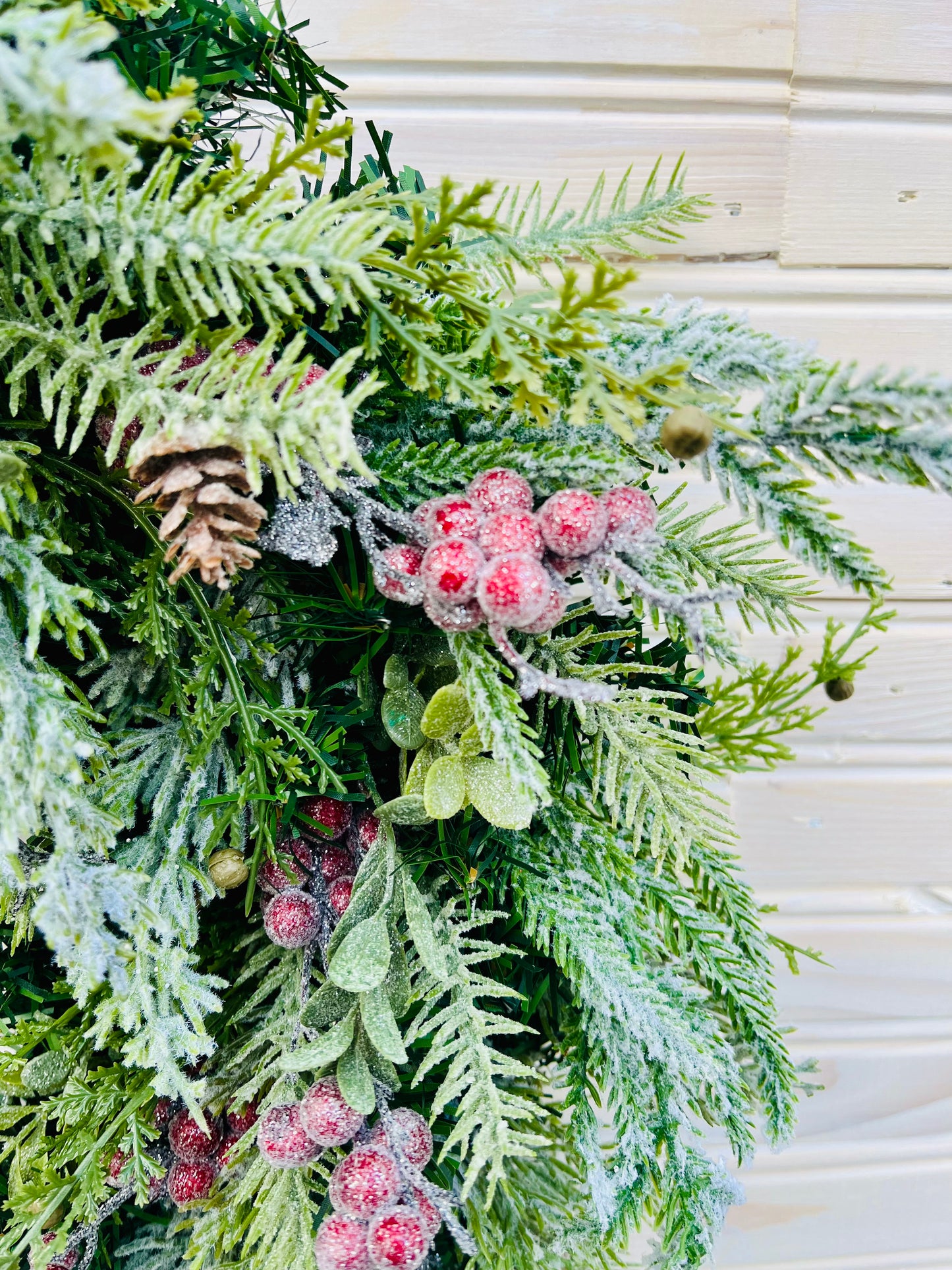 Frosted Winter Berry Christmas Wreath – Rustic Holiday Décor