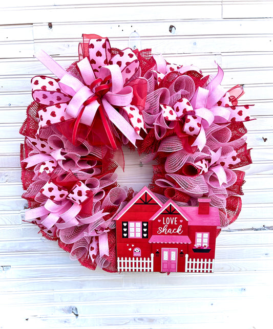 Valentine's Day "Love Shack" Wreath - Romantic Heart-Themed Décor