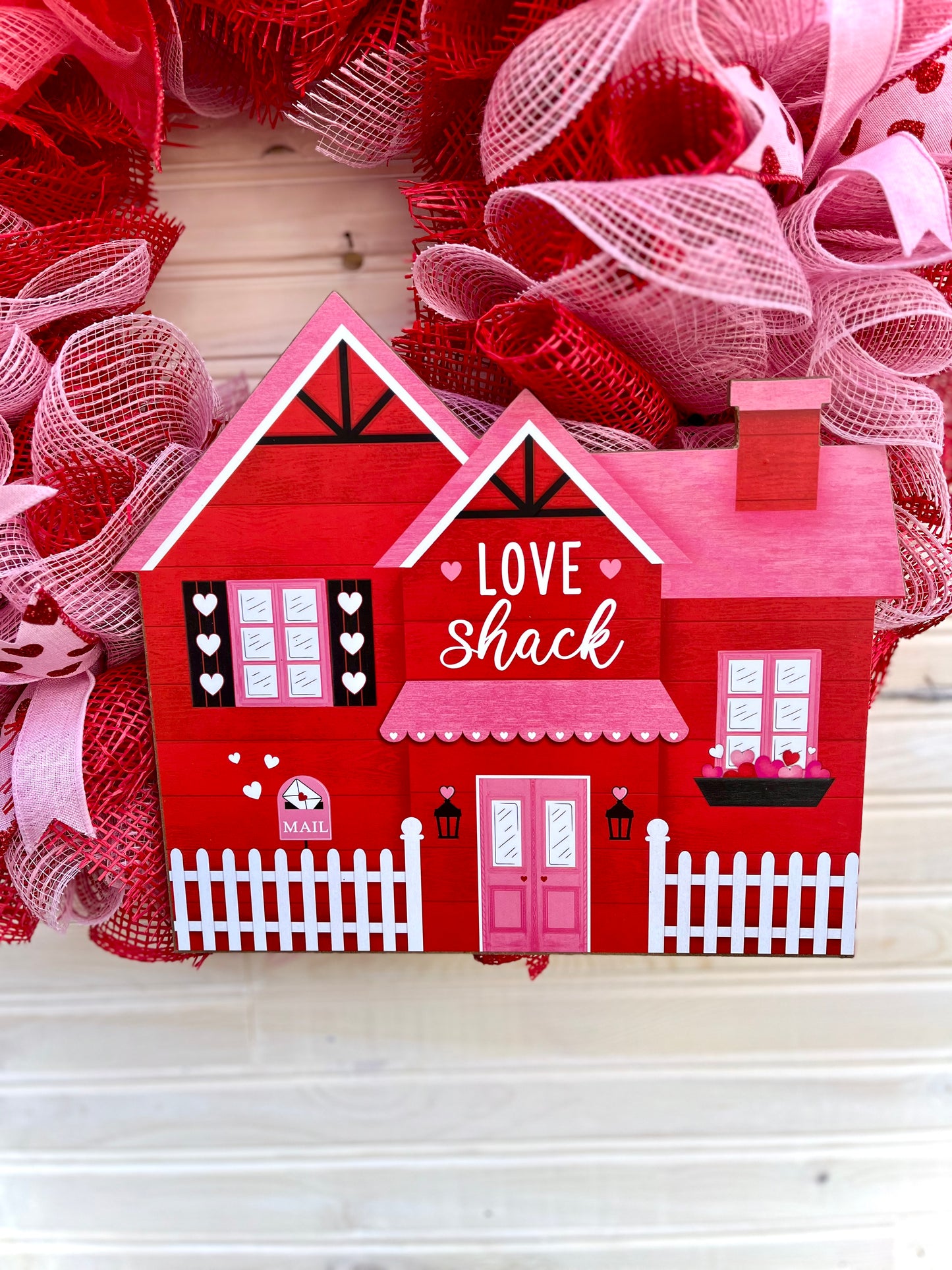 Valentine's Day "Love Shack" Wreath - Romantic Heart-Themed Décor