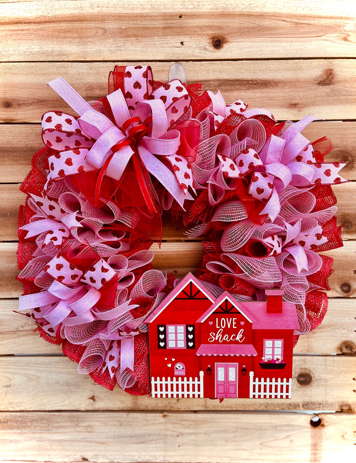 Valentine's Day "Love Shack" Wreath - Romantic Heart-Themed Décor