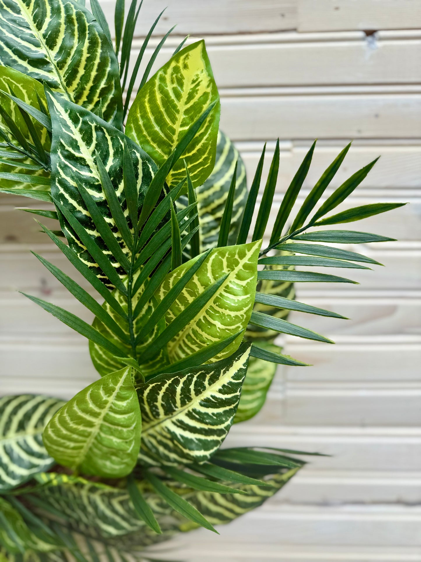 Tropical Green Zebra Palm Wreath – Lush Faux Foliage Door Décor