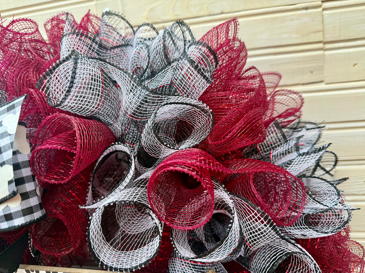 I Love Dogs Wreath – Mesh Dog Lover Door Décor
